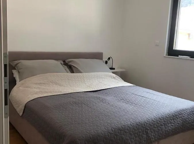 아파트 Three Little Birds